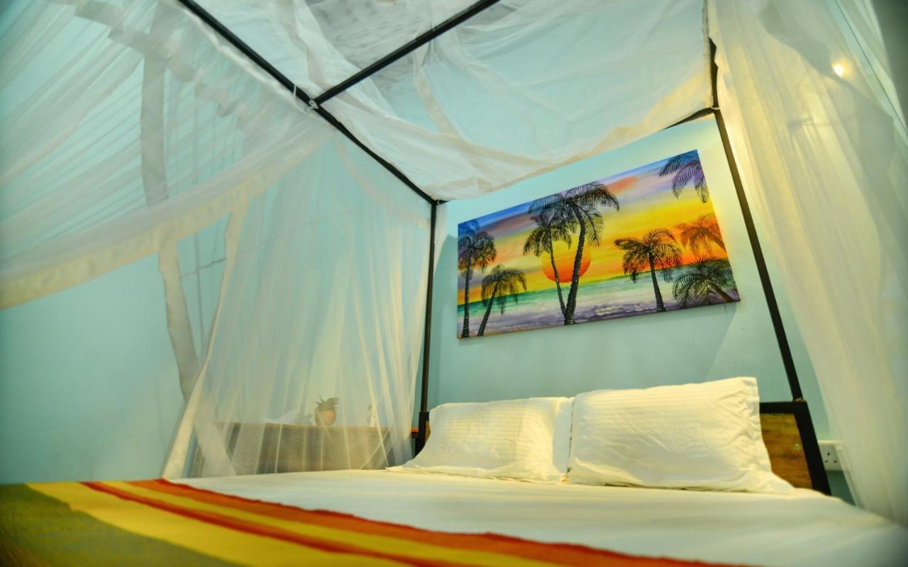 Palm Leaf Surf Cafe Hotel Galle Exterior photo